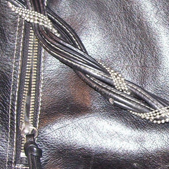 Fortuna Valentina Black Leather Shoulder Bag - Picture 8 of 15